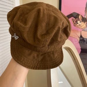 Cute brown cabbie hat. Gently used. Still in great condition.